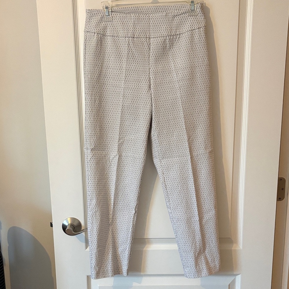Tribal White and Light Gray Pull on Capri Pants